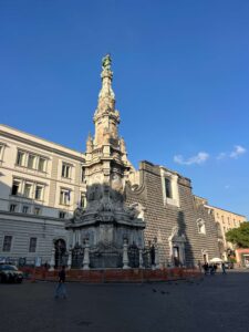 Neapol. Widok na Piazza&nbsp;Gesù&nbsp;Nuovo,