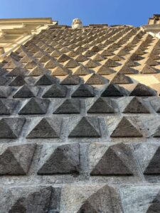 Neapol. kościół&nbsp;Gesù&nbsp;Nuovo - widok na jego elewację