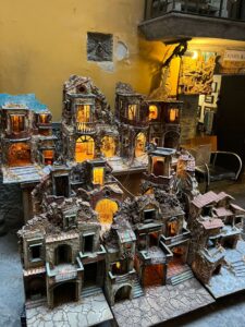 Co zobaczyć w Neapolu? Na zdjęciu słynne szopki bożonarodzeniowe