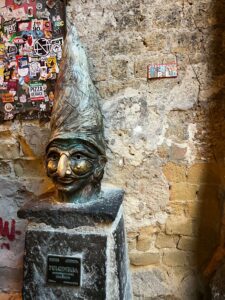 Co zobaczyć w Neapolu? Na pewno widoczny na tym zdjęciu Busto&nbsp;di Pulcinella