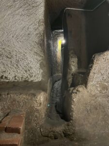 Podziemia Neapolu - jedno z przejść 40 metrów pod ziemią.
