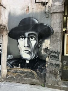 Co zobaczyć w Neapolu? Przykład dzieł street art na zdjęciu w dzielnicy hiszpańskiej