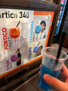 Co zobaczyć w Neapolu? Na zdjęciu drink Maradona